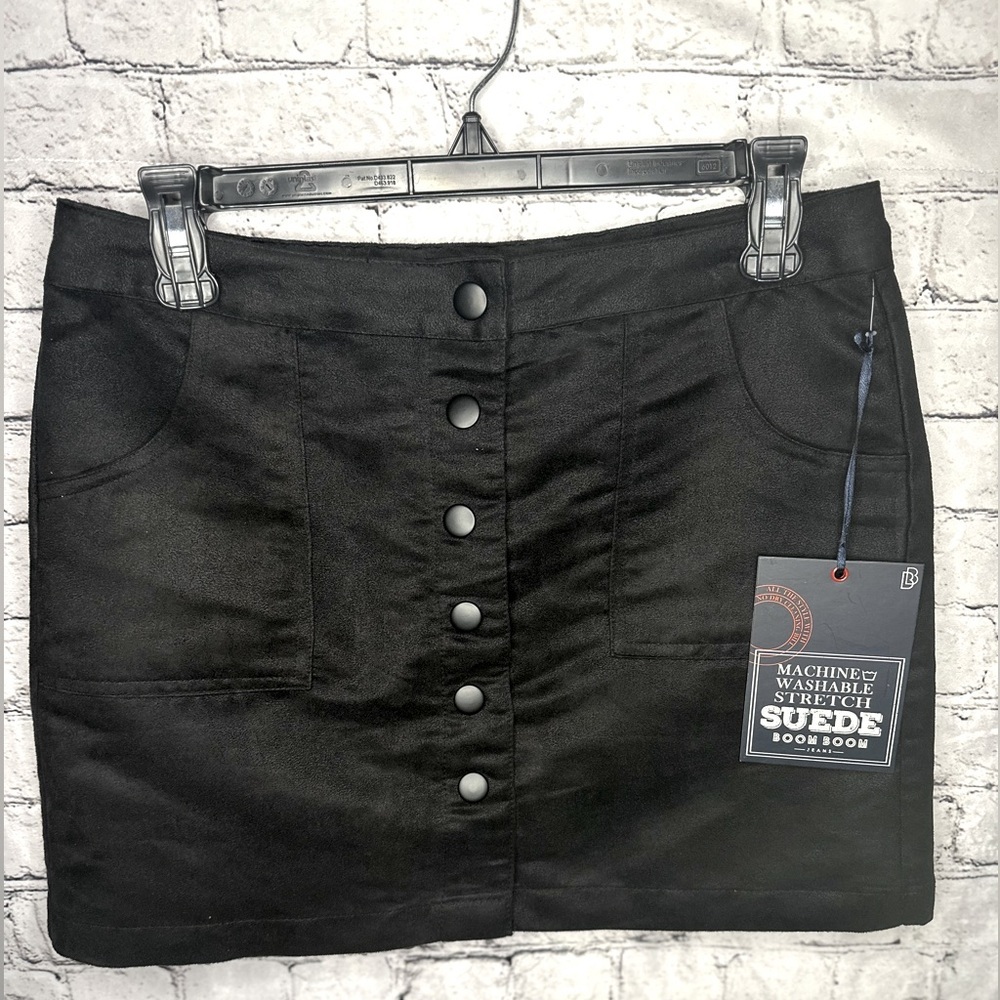 NEW Suede Black Skirt Boom Boom Jeans Women’s Medium Buttons Snaps Stretchy